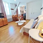 Le Venasque, T2, Centre Luchon, Wifi, Casier A Ski, Ascenseur, 4 Personnes Апартаменты Bagneres-de-Luchon